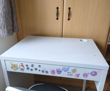 desk table
