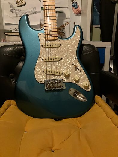 fender squier classic vibe strat