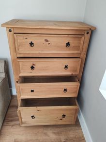 Oak chest of drawers