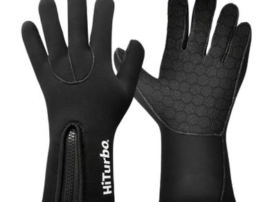 Size M. Brand new. 3mm neoprene diving gloves. Surfing, kayaking, Snorkeling, Sailing.