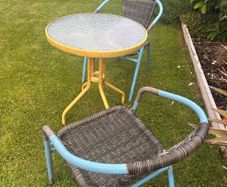garden bistro table 2 chairs & garden ornament.
