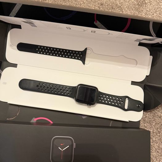 Apple Watch Series 5 Nike 44mm GPS Space Grey with Black Nike Sport Band