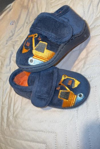 Dunnes Stores Digger Slippers size 6