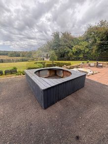hot tub/jacuzzi surround