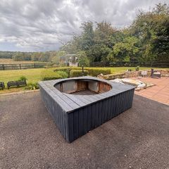 hot tub/jacuzzi surround
