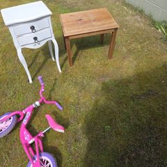 table and chairs