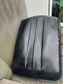 Car roof box