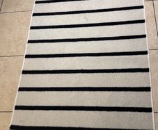 White/black stripes rug