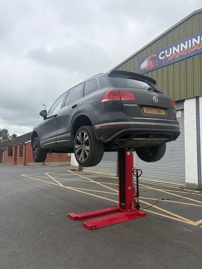 Single post car lifts brand new Pacini brand
