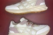 New Lightweight Asics Cream Tan