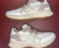 New Lightweight Asics Cream Tan