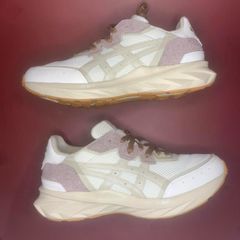 New Lightweight Asics Cream Tan
