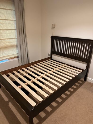 Bed & Lockers