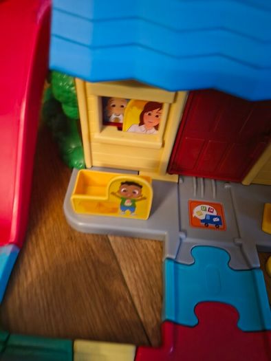 Vtech toot toot Cocomelon garage playset