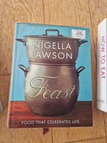 Nigella Lawson x 2 Cookboks