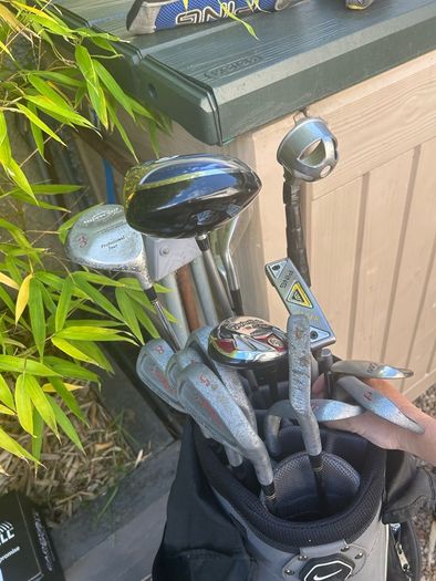 Folding Electric Golf Caddy/Trolley & Clubs & Accessories