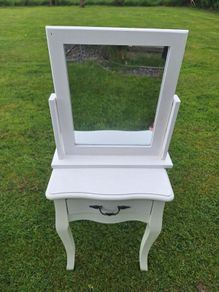 Children's room Table, mirror & box