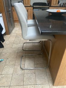 Kitchen island chairs x 2