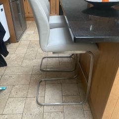 Kitchen island chairs x 2