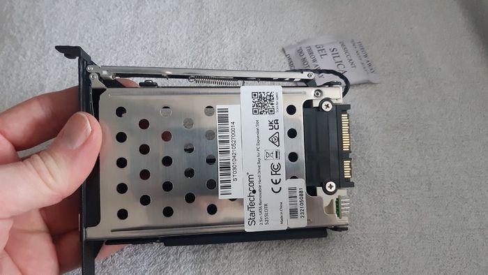 StarTech 2.5in SATA Hot Swap Removable Hard Drive Bay for PCI Expansion Slot S25SLOTR