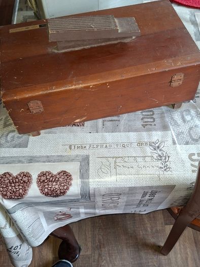 2 Vintage mid-20th-century Electric Shoe Polisher Kit Housed in a Wooden Storage Box. Postage Available or Collection PRICE IS FOR 1 ONLY