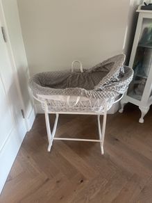moses basket with stand & mattress