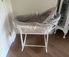 moses basket with stand & mattress