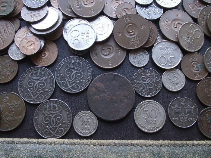 A Lot of 800+ grams of Swedish coins