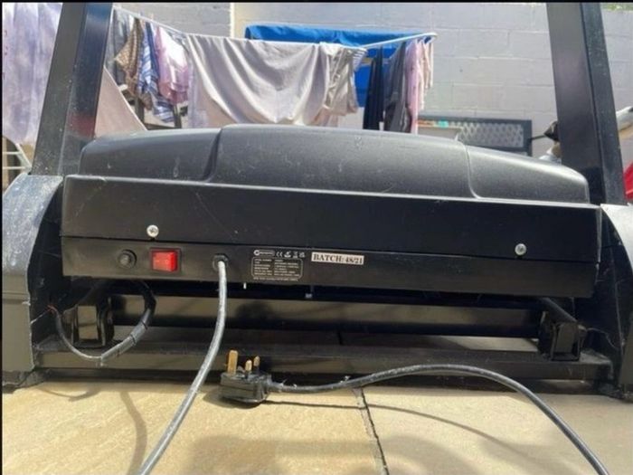 T3000 Large LED display Foldable Motorised Treadmill (with Bluetooth app) with 15 auto incline level Selling a T3000 Foldable