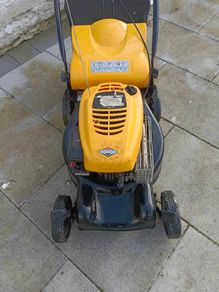 McCullogh Push lawnmower with Briggs and Stratton 450 series  engine in excellent working condition which starts the first pull. Original grass bag included.