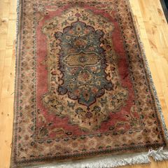 Traditional Oriental style wool rug