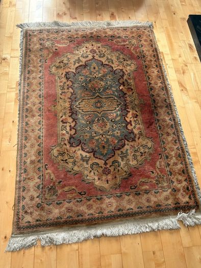 Traditional Oriental style wool rug