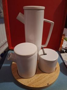Minimalist Ceramic Coffee Pot and creamer and sugar/conserves pot
