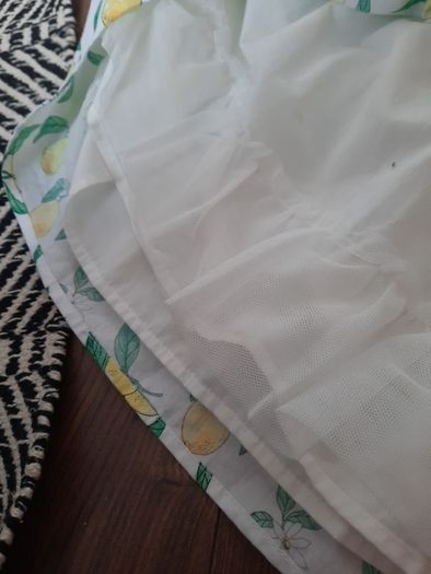 Girls lemon dress size 6-7 years