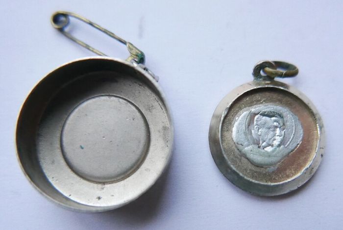 RELIC Catholic Saint Medal Reliquia