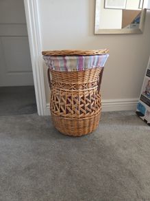Wicker laundry basket