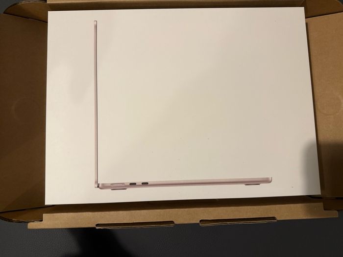 MacBook Air 15-inch M4 CHIP 2025 16/256GB (IRISH STOCK)10-Core CPU/10-Core GPU Brand New Sealed 1 year Apple Warranty RECEIPT.