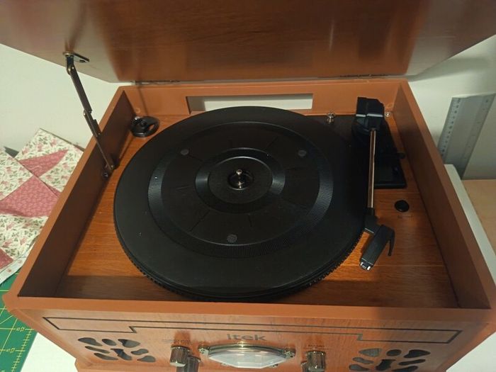 iTek Nostalgic Music System (Model i60011)