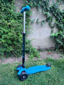 Micro Maxi 3 Wheel Scooter & Helmet