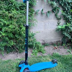 Micro Maxi 3 Wheel Scooter & Helmet