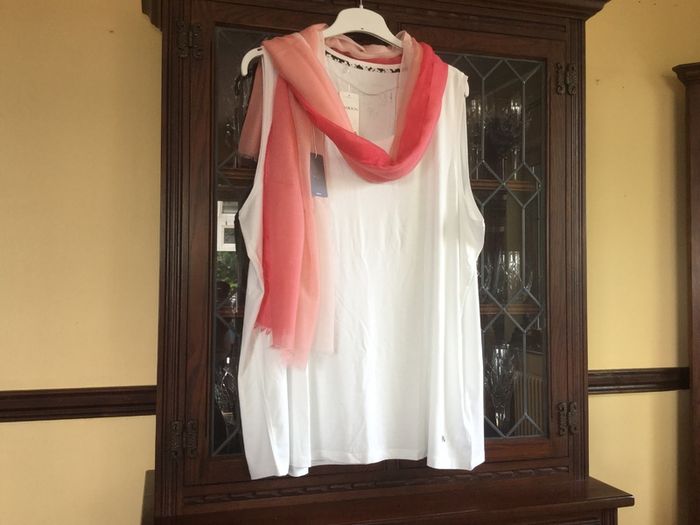 SAMOON. SALE A New. beautiful scarf in a trio of Coral shades REDUCED