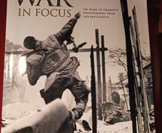 War in Focus /150 Years of Dramatic Photography From The Battlefield/ Paul Brewer / 2005