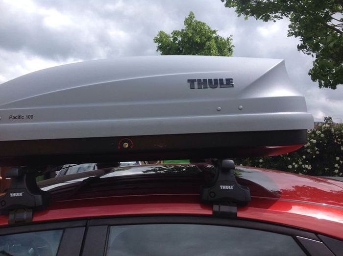 Thule pacific 100 Roof Box & Thule Roof Rack