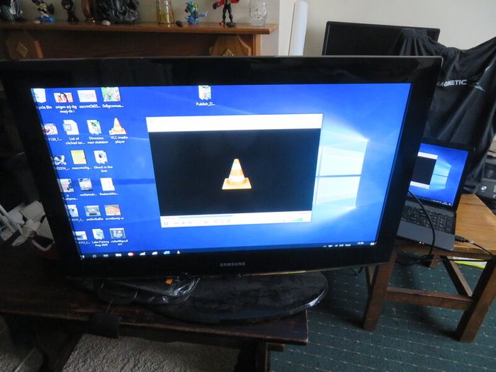 32 Inch Samsung TV (HDMI, no remote)