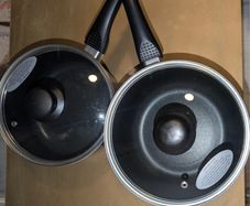 Non-stick 18cm and 20cm saucepans