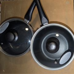 Non-stick 18cm and 20cm saucepans
