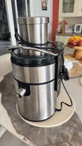Fruit juicer