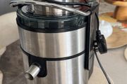 Fruit juicer