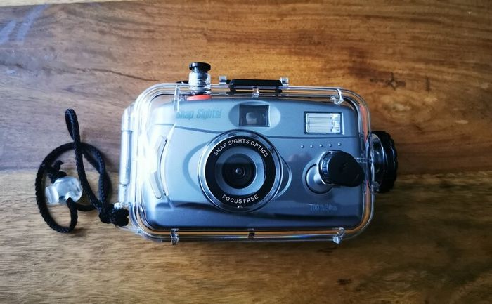 Snap sights underwater 35mm film camera