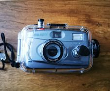 Snap sights underwater 35mm film camera